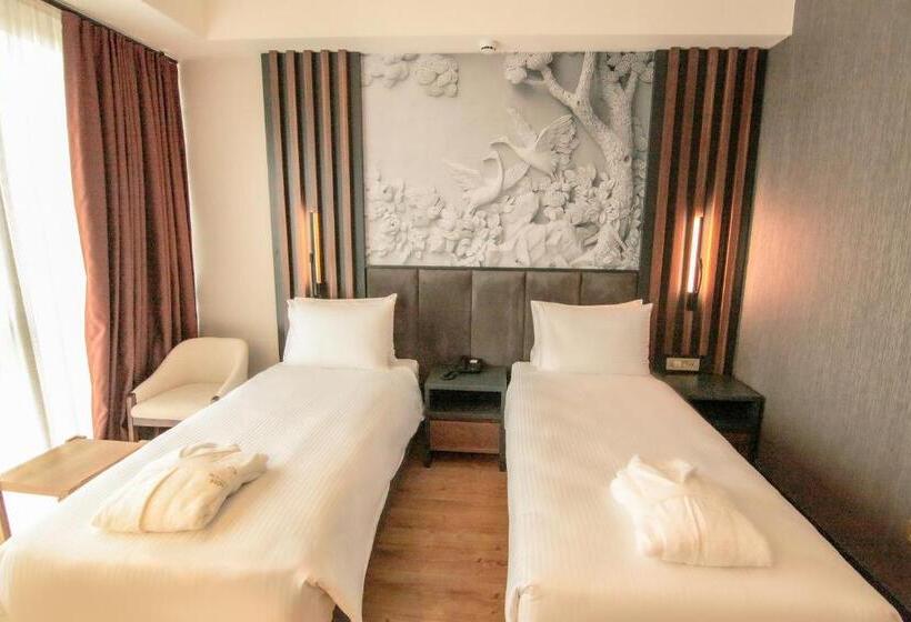 S Class Hotel Convention Center