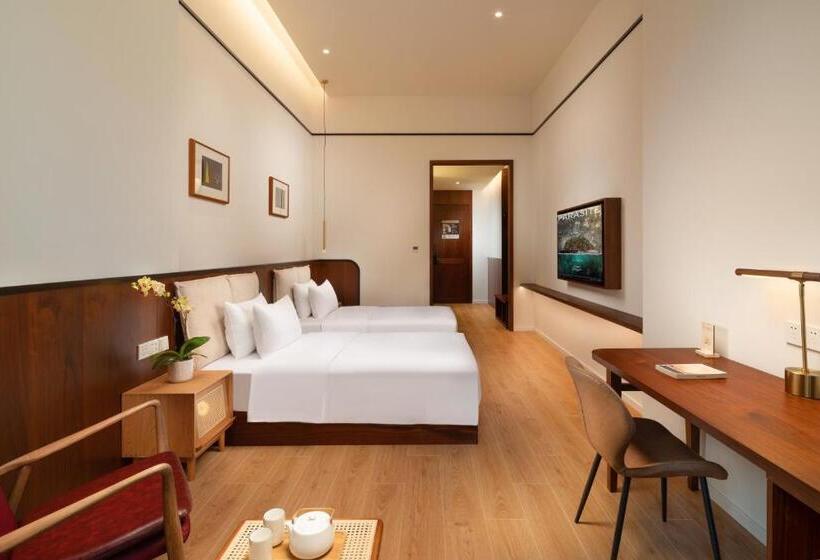 Wuyu Hotel, Smart Park & Happy Valley Jinshansi Metro