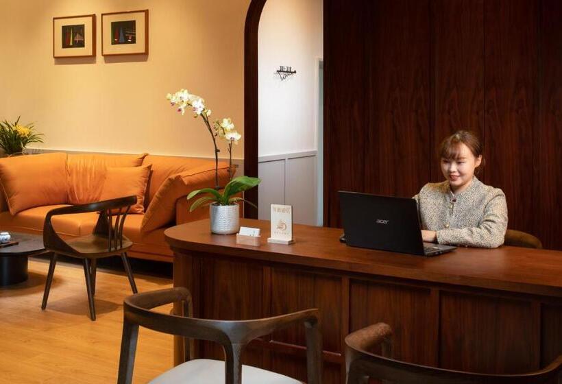 Wuyu Hotel, Smart Park & Happy Valley Jinshansi Metro