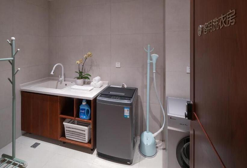 Wuyu Hotel, Smart Park & Happy Valley Jinshansi Metro