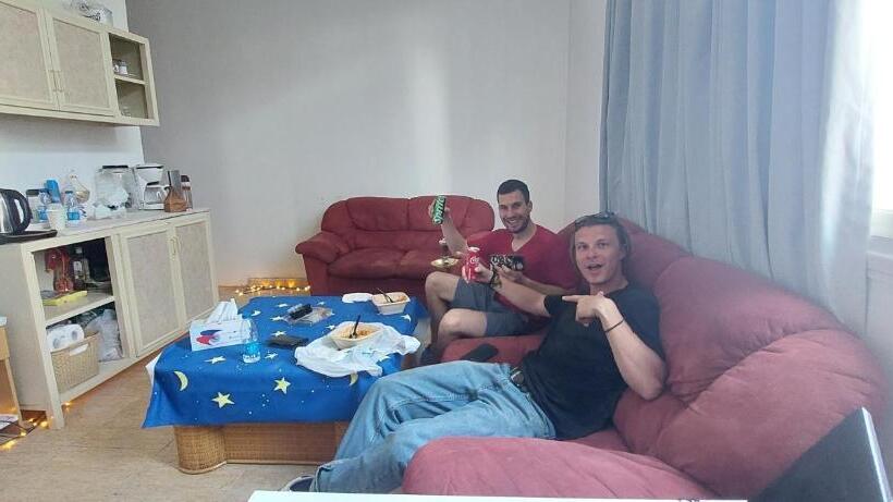 Aladdin Hostel In Kuwait City