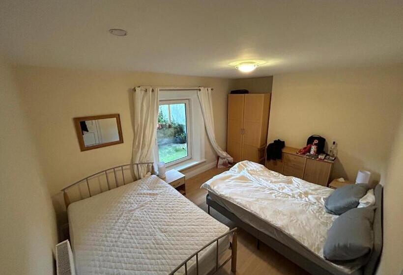 הוסטל Shared Room