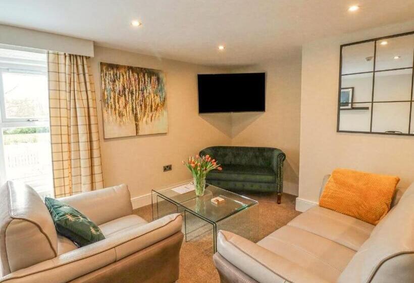 Apartments At The Black