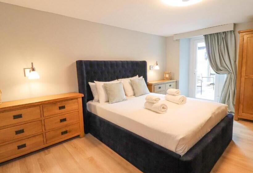 Apartments At The Black