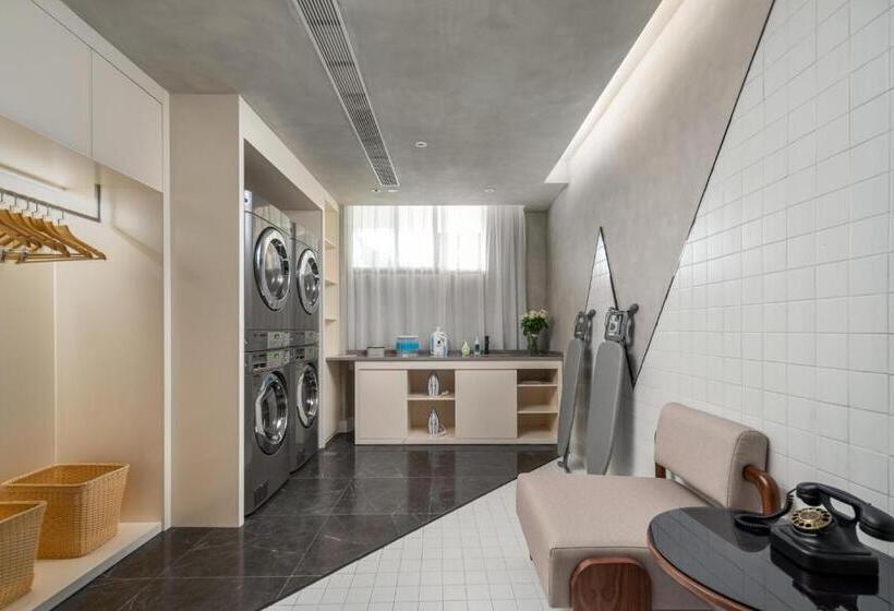 Atour Hotel Taizhou Linhai Taizhou University