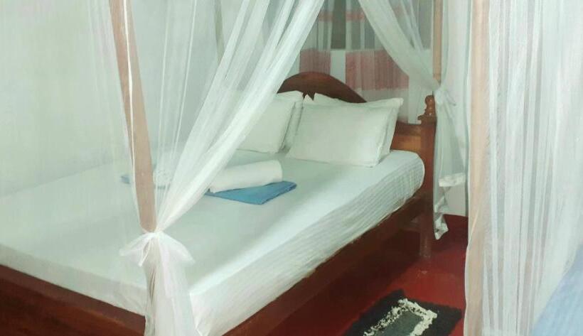 Bed and Breakfast Bamboo Home Stay Hiriketiya