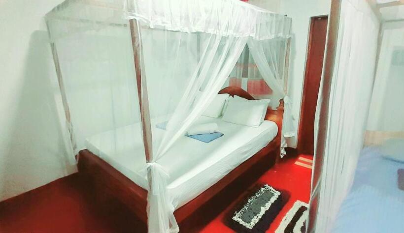 Bed and Breakfast Bamboo Home Stay Hiriketiya