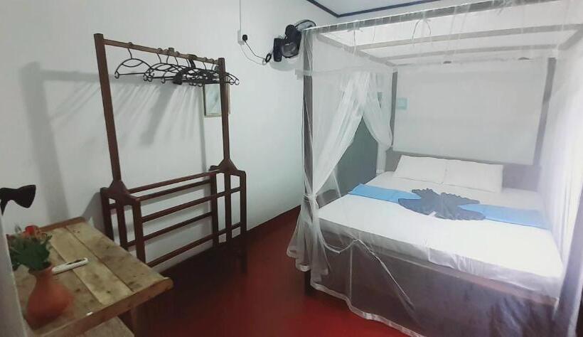 Bed and Breakfast Bamboo Home Stay Hiriketiya