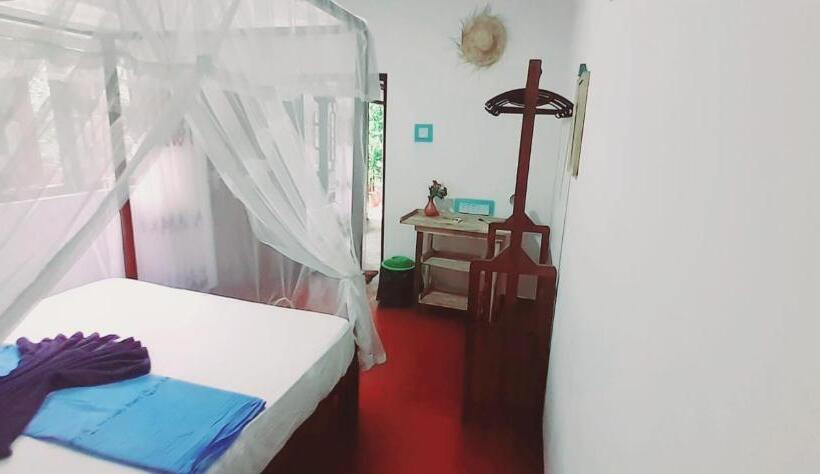Bed and Breakfast Bamboo Home Stay Hiriketiya