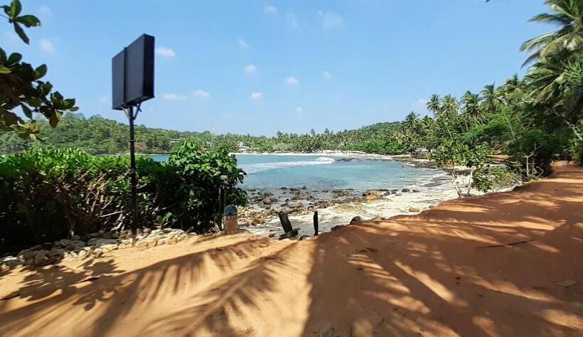 Bed and Breakfast Bamboo Home Stay Hiriketiya