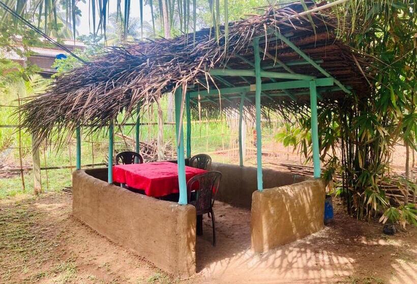 Bed and Breakfast Bamboo Home Stay Hiriketiya