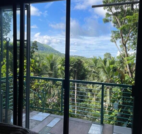 민박 Banahaw Circle Nature Retreat