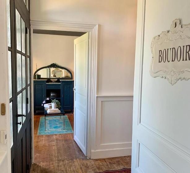 민박 Petit Boudoir The Riverside Retreat