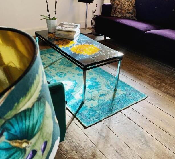 민박 Petit Boudoir The Riverside Retreat