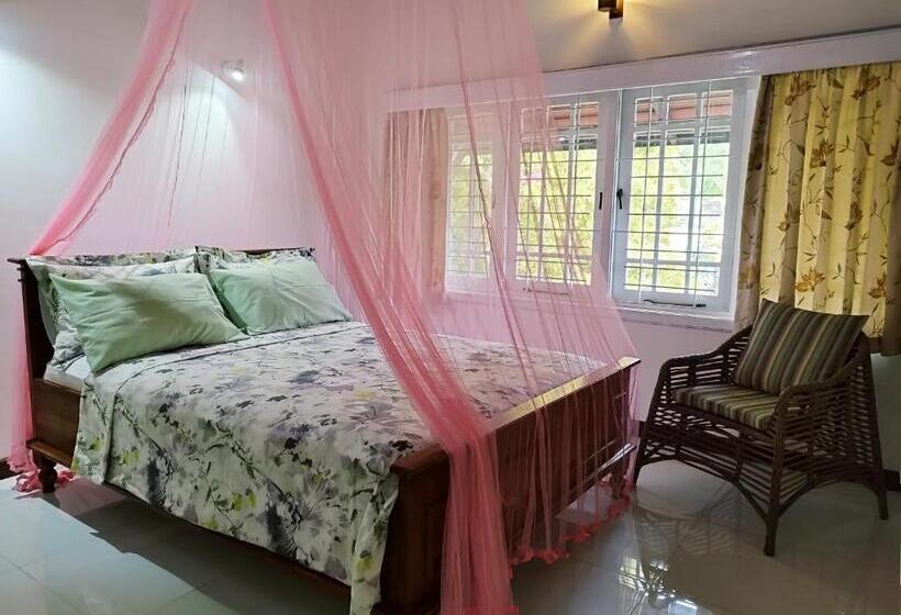 住宿加早餐  Boztreve Home