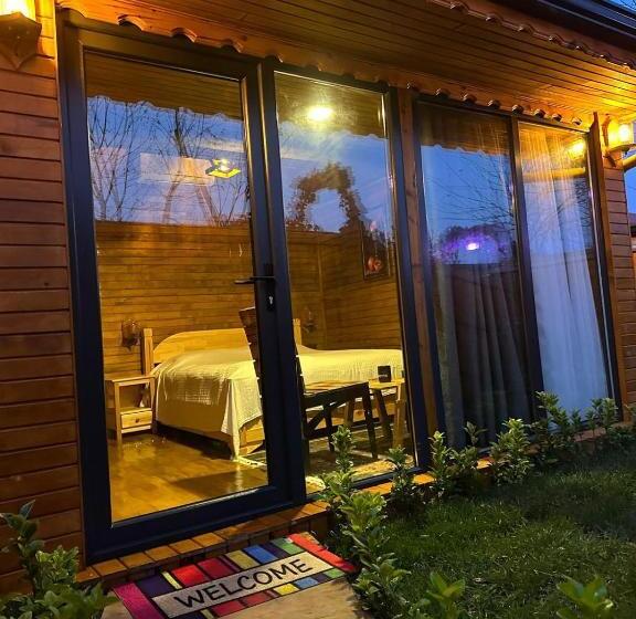 مبيت وإفطار Gardan Bungalov