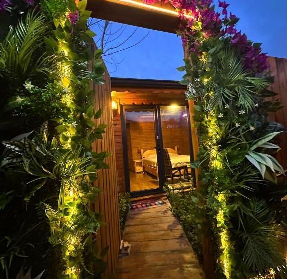 مبيت وإفطار Gardan Bungalov