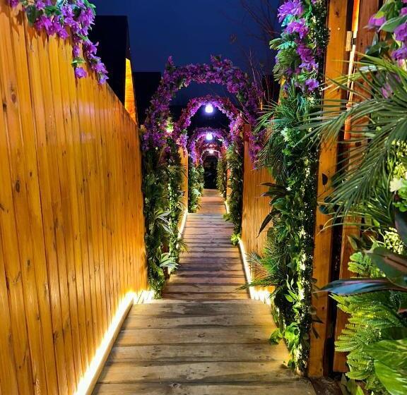 مبيت وإفطار Gardan Bungalov