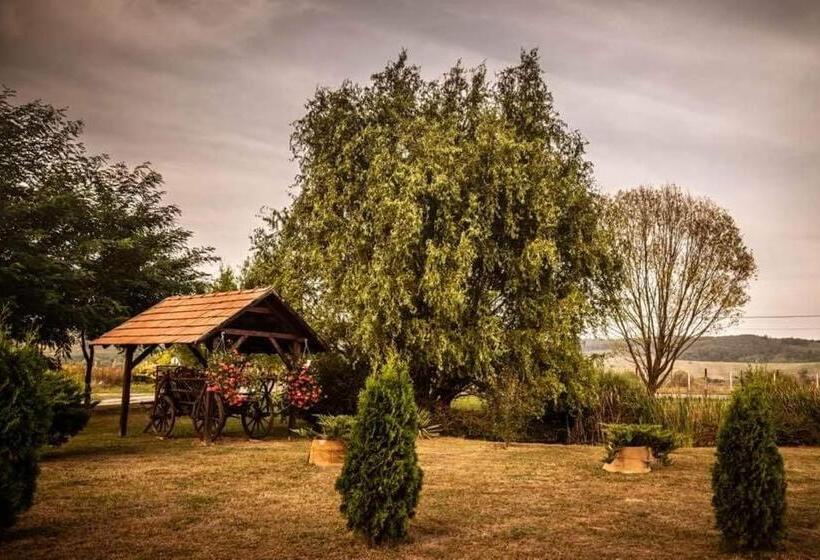 צימר Julianna Vendégház étterem, Rendezvényhelyszín és Szállás