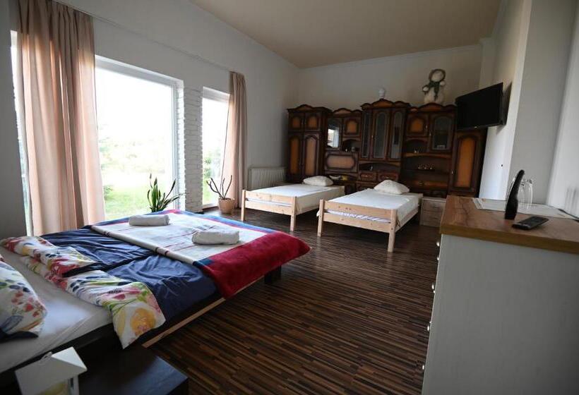 צימר Julianna Vendégház étterem, Rendezvényhelyszín és Szállás