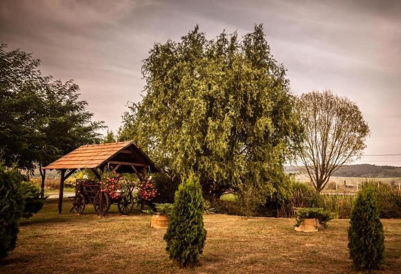 צימר Julianna Vendégház étterem, Rendezvényhelyszín és Szállás