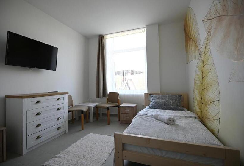 צימר Julianna Vendégház étterem, Rendezvényhelyszín és Szállás