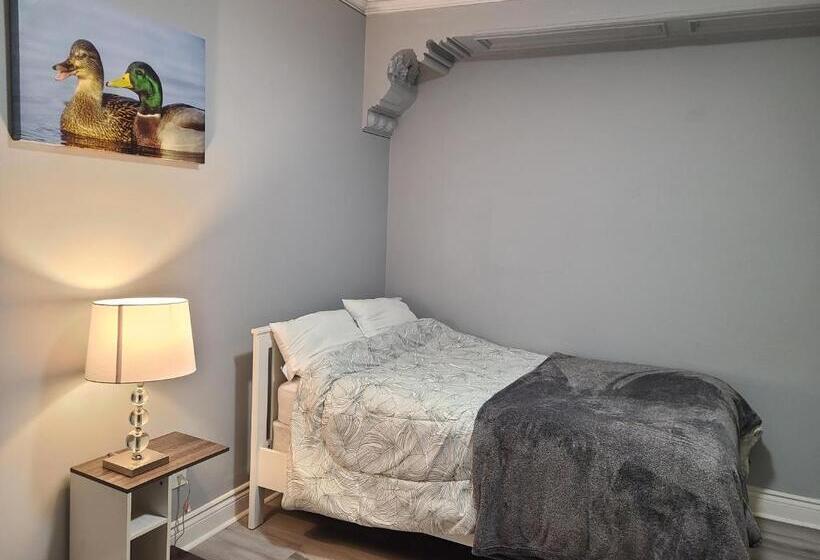 مبيت وإفطار Downtown Ottawa Spacious Room Accommodation