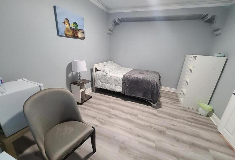 مبيت وإفطار Downtown Ottawa Spacious Room Accommodation