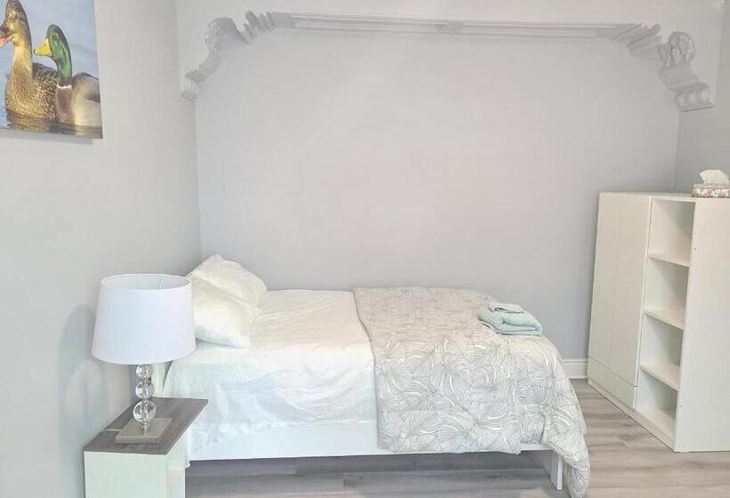 مبيت وإفطار Downtown Ottawa Spacious Room Accommodation