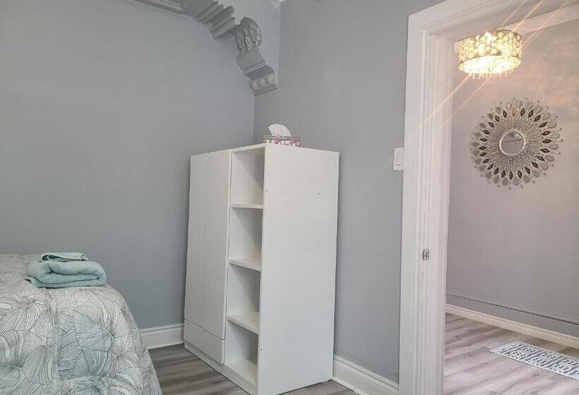 مبيت وإفطار Downtown Ottawa Spacious Room Accommodation