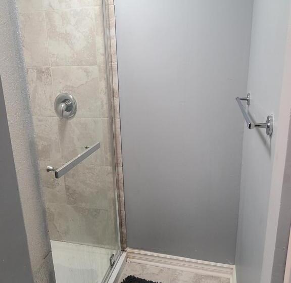 مبيت وإفطار Downtown Ottawa Spacious Room Accommodation