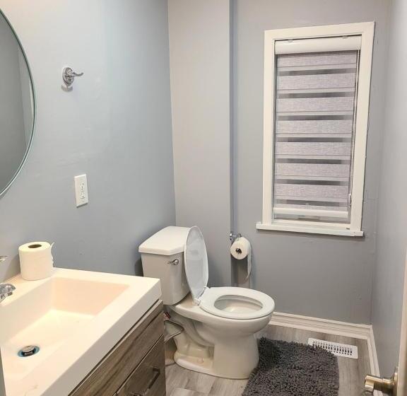 مبيت وإفطار Downtown Ottawa Spacious Room Accommodation