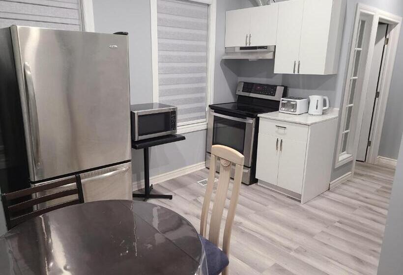 مبيت وإفطار Downtown Ottawa Spacious Room Accommodation