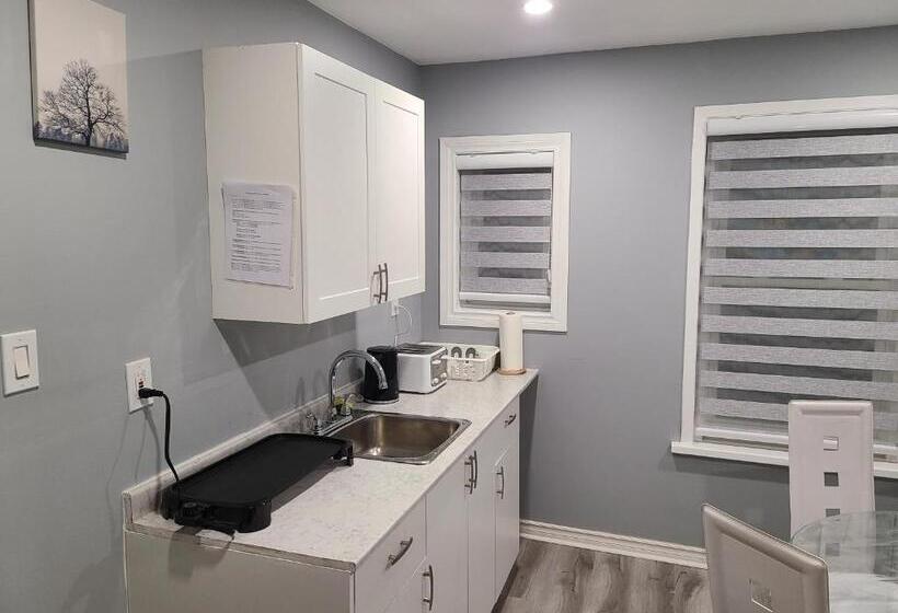 مبيت وإفطار Downtown Ottawa Spacious Room Accommodation