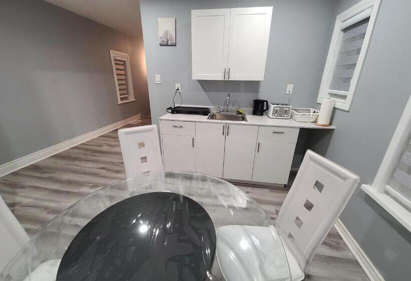 ベッドアンドブレックファースト Downtown Ottawa Spacious Room Accommodation