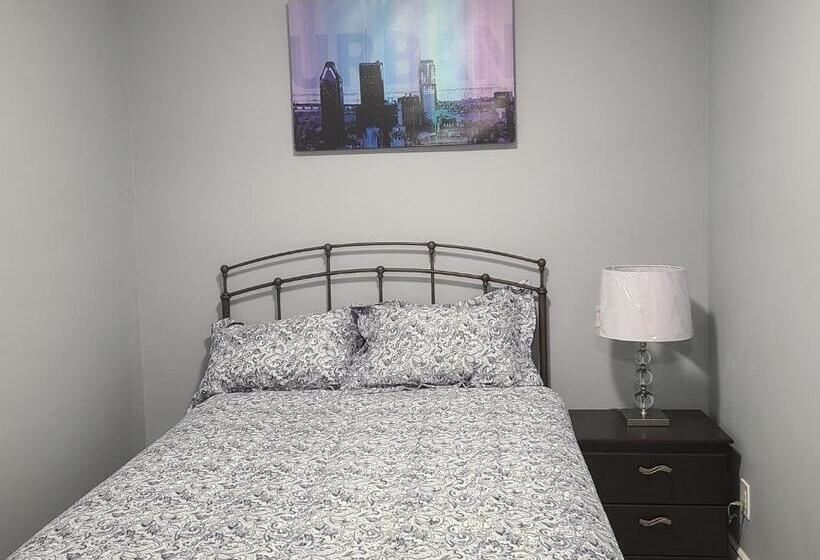 مبيت وإفطار Downtown Ottawa Spacious Room Accommodation