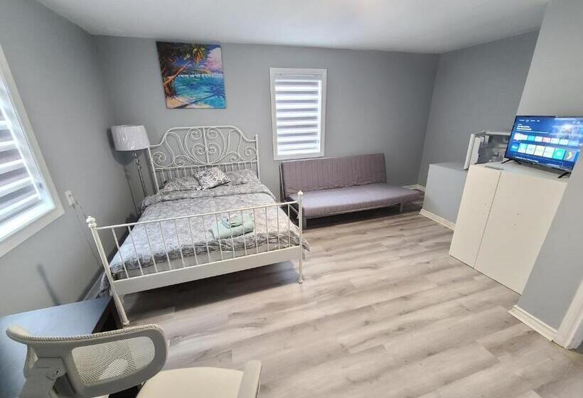 مبيت وإفطار Downtown Ottawa Spacious Room Accommodation