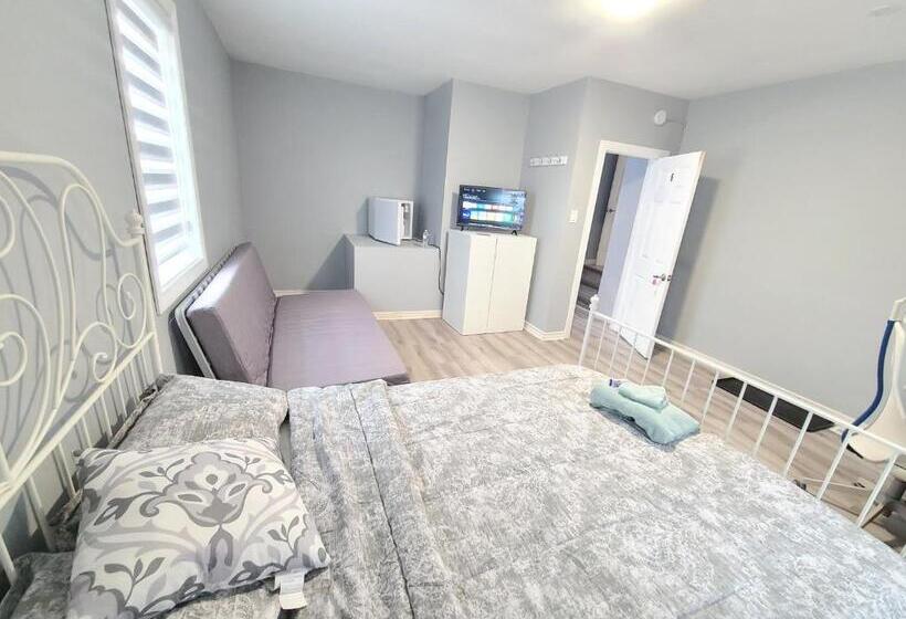 مبيت وإفطار Downtown Ottawa Spacious Room Accommodation