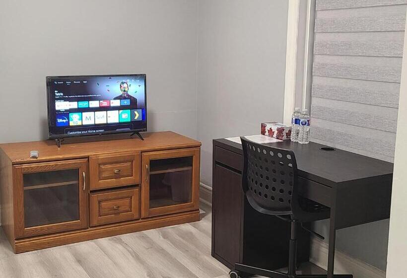 مبيت وإفطار Downtown Ottawa Spacious Room Accommodation