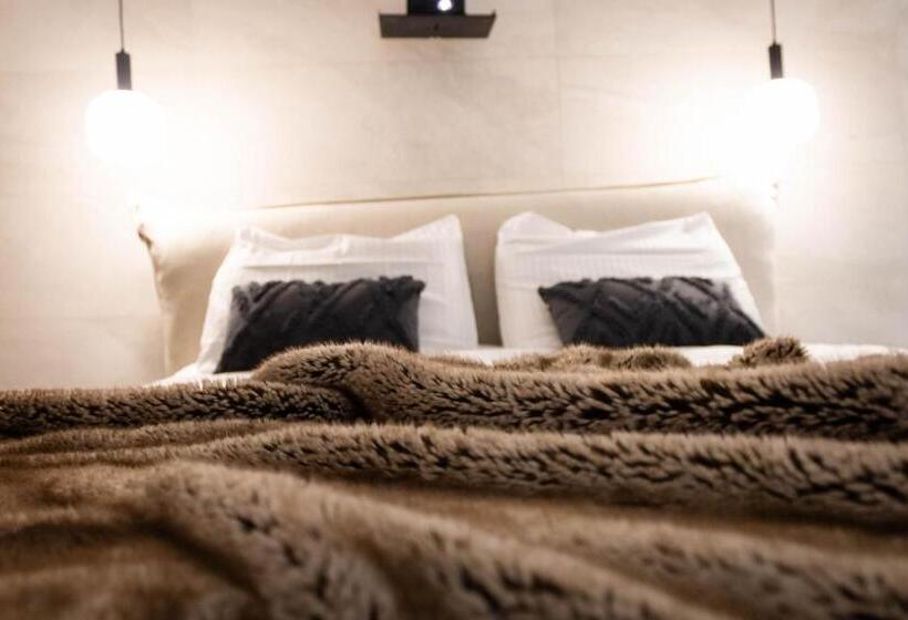 住宿加早餐  Suite Avec Balnéo