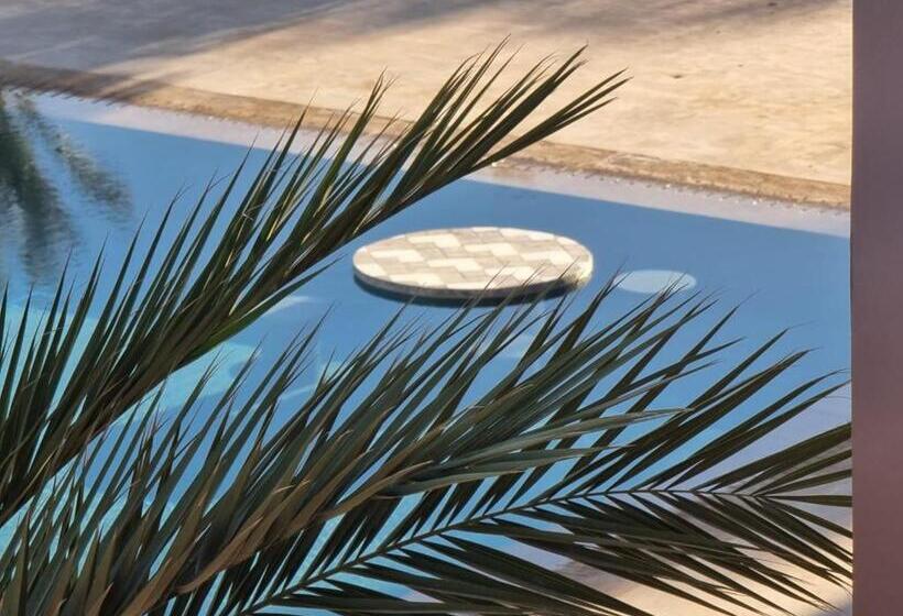 تختخواب و صبحانه The Levantine