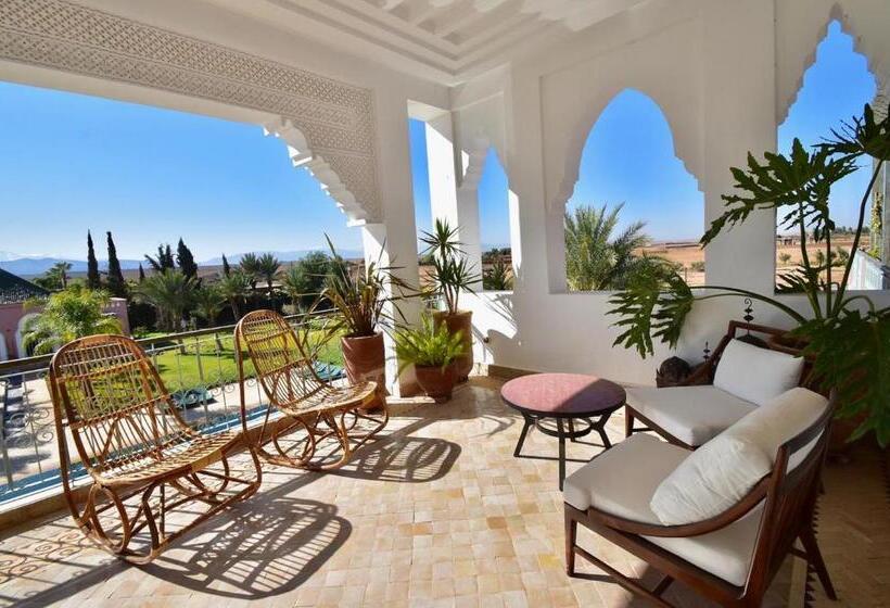 تختخواب و صبحانه The Levantine