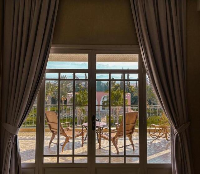 تختخواب و صبحانه The Levantine