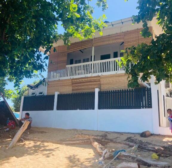 민박 The White House On Bunaken