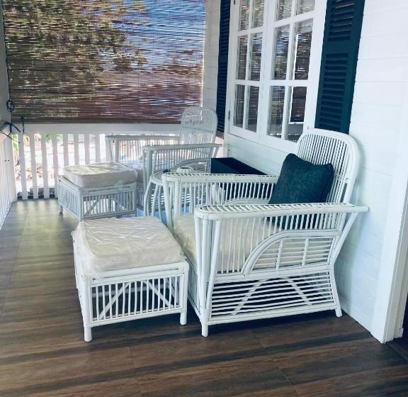 Bed and Breakfast The White House On Bunaken