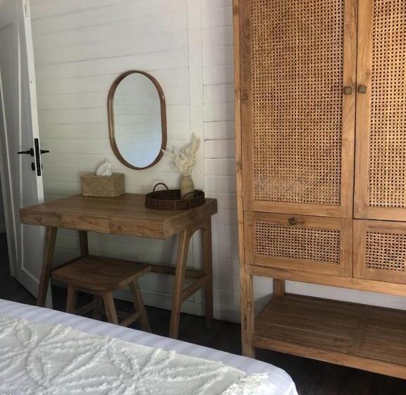 Bed and Breakfast The White House On Bunaken