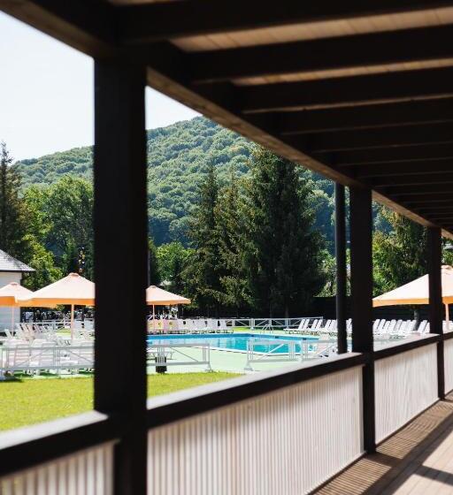 هتل парк готель там, де гори..