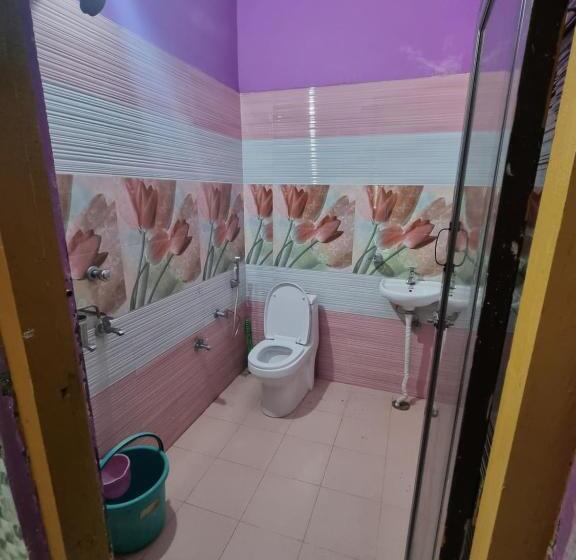 فندق Aastha And Restaurant