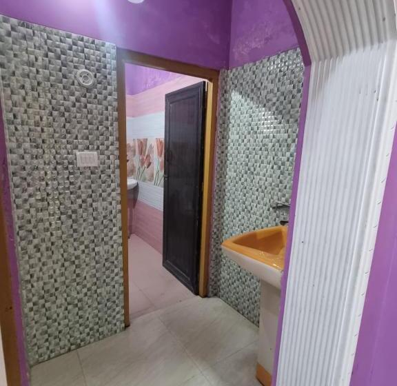 فندق Aastha And Restaurant