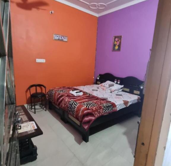 فندق Aastha And Restaurant